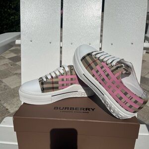 Burberry White Leather & Pink Check Low-Top Sneakers